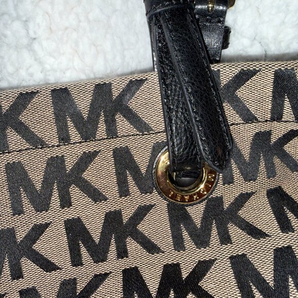 Michael Kors cloth MK signature design tote like new - Picture 4 of 5